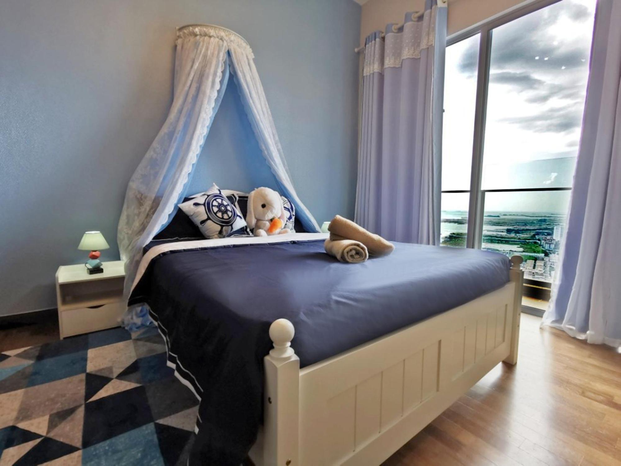 Attic Silverscape & Jonker
