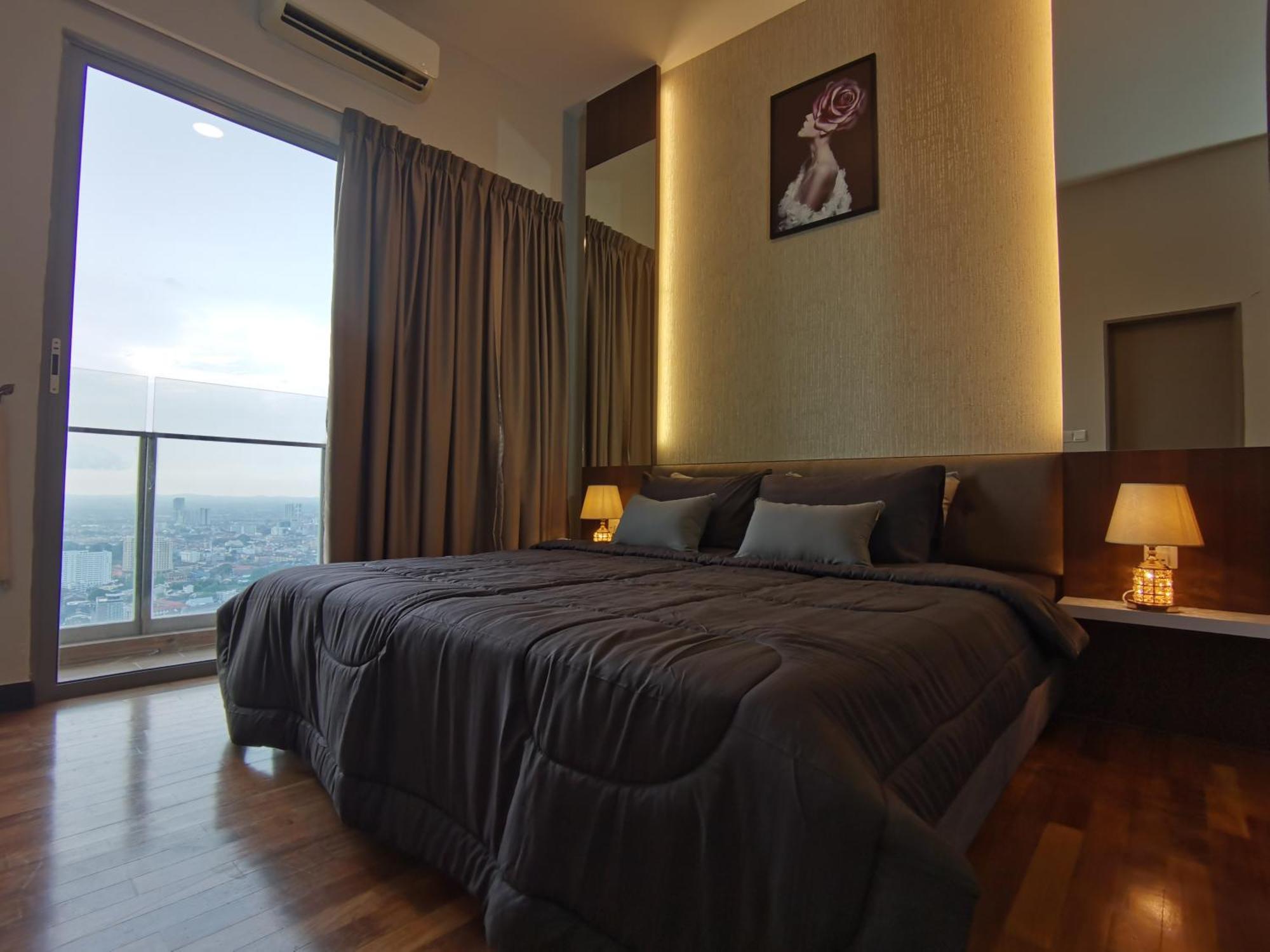 Attic Silverscape & Jonker