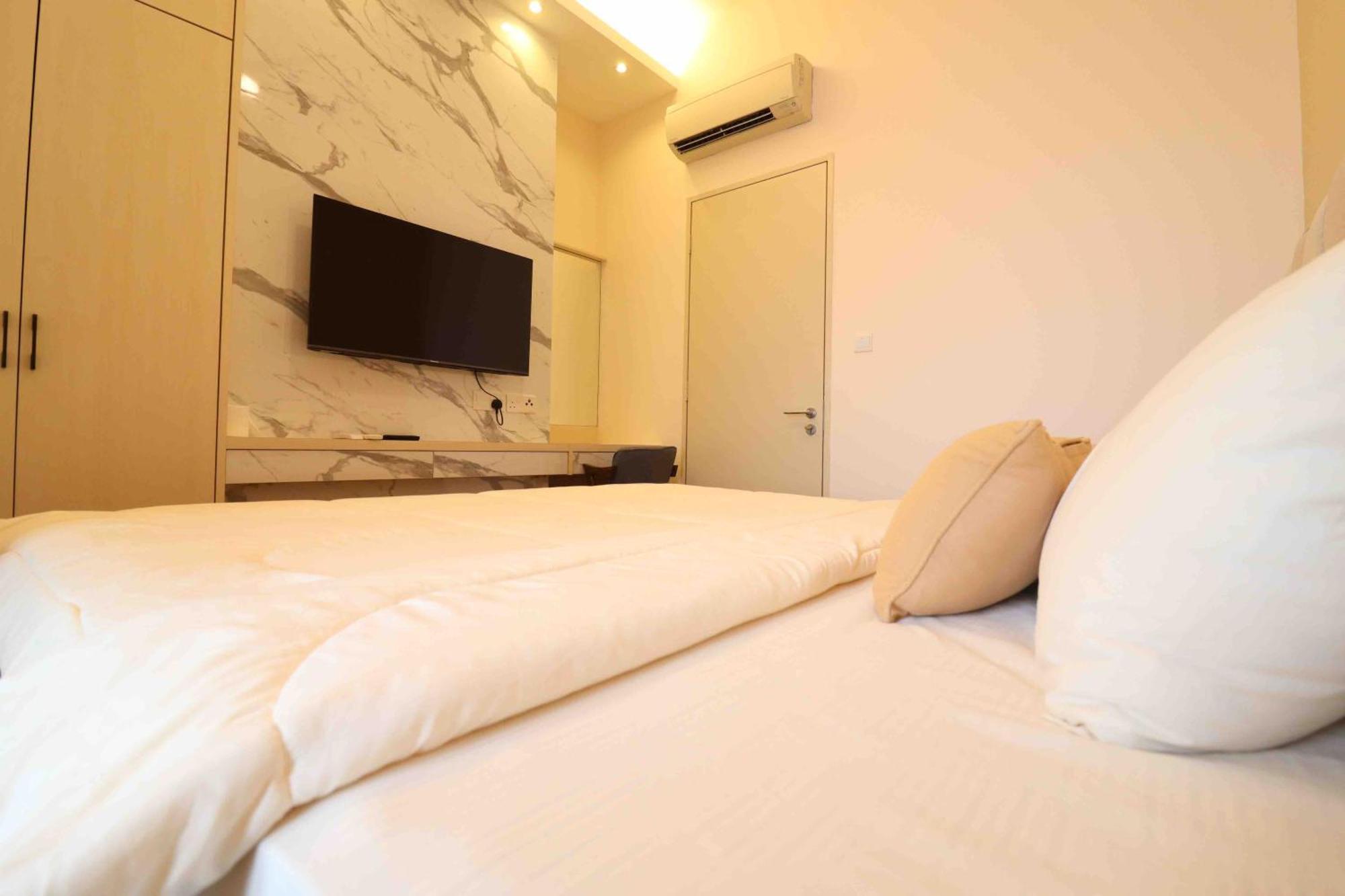 Attic Silverscape & Jonker