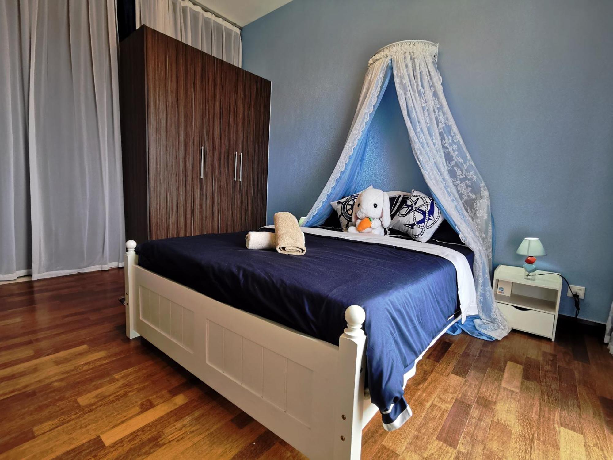 Attic Silverscape & Jonker